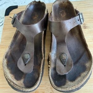 BIRKENSTOCK GIZEH brown leather thong sandals with adjustable buckle. preloved